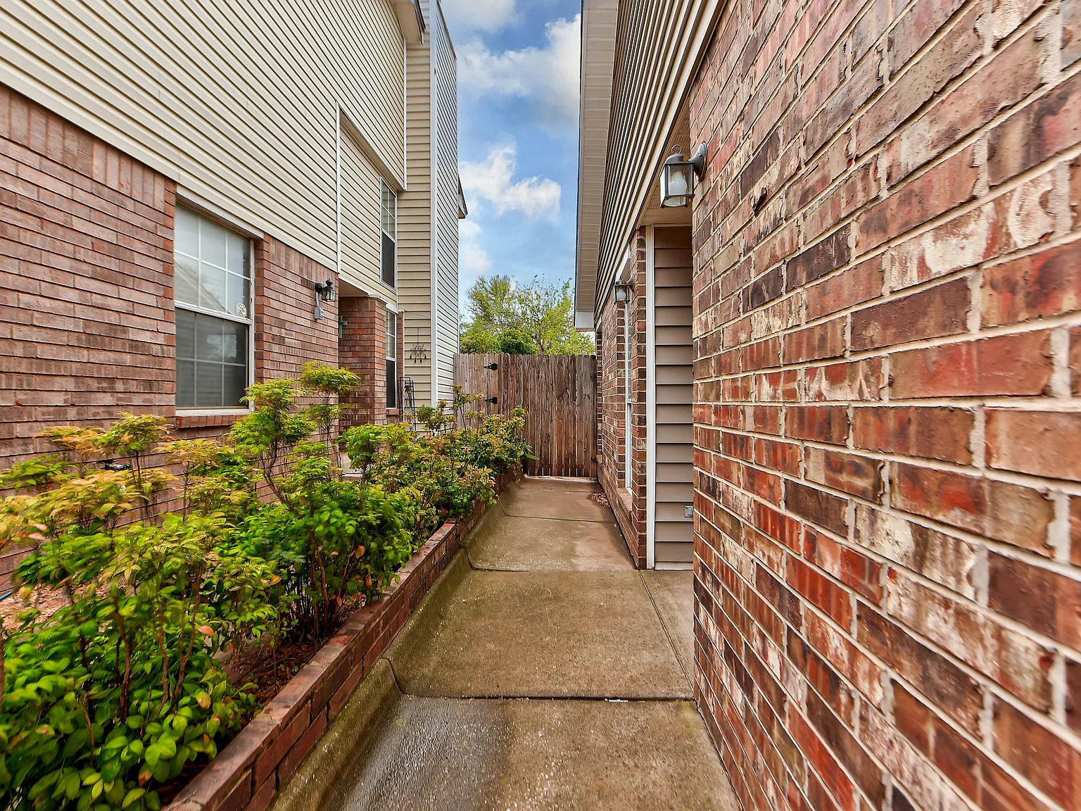 917 Rambling Oaks Drive - 1 — Photo 3