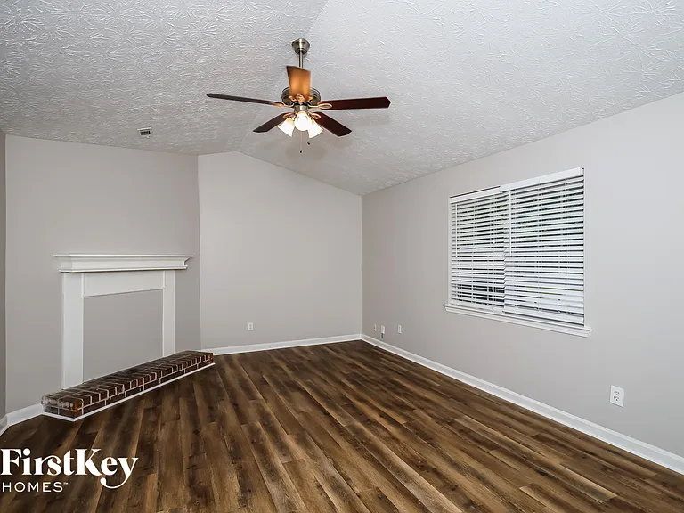 1158 Iron Gate Blvd — Photo 3
