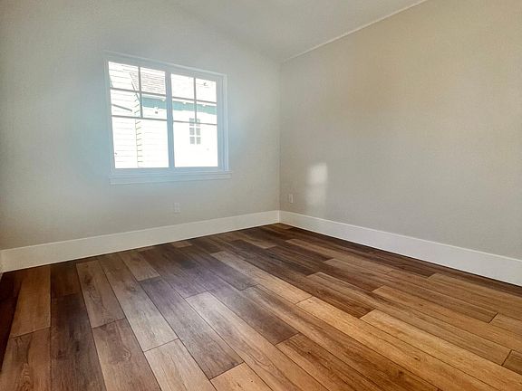 5th image of 203 Oak Tree Cir #B