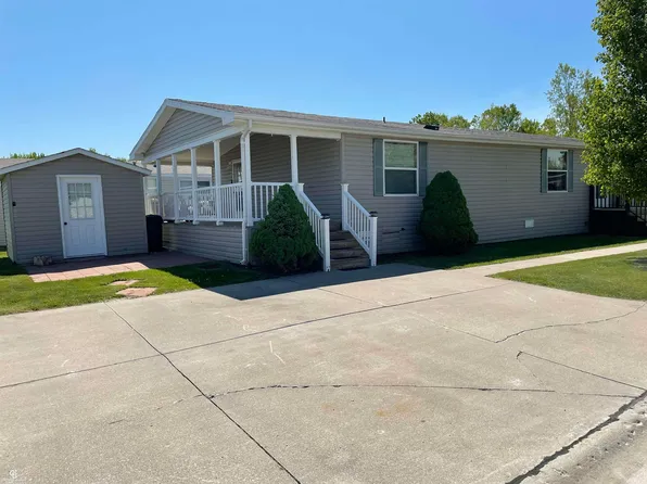 118 Meadow Ln, Pt Huron, MI 48060