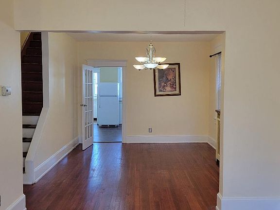 5th image of 172 Poplar St