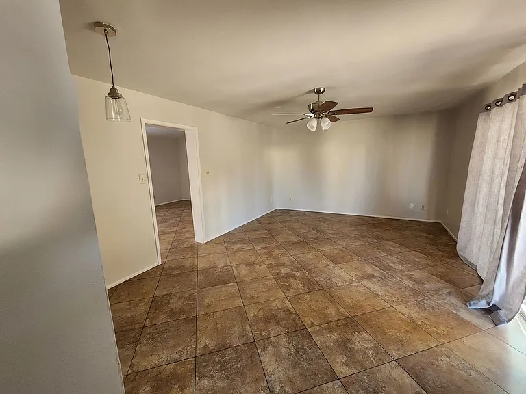 4108 N 105th Dr — Photo 4
