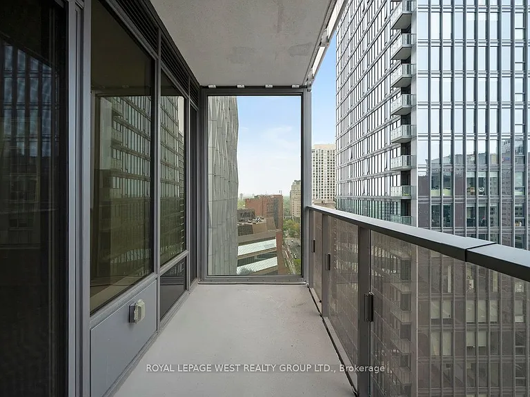 11 Yorkville Ave #1310 — Photo 38