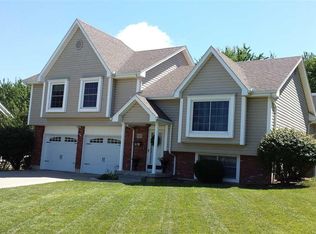 1710 E Timber Ridge Dr, Sedalia, MO 65301