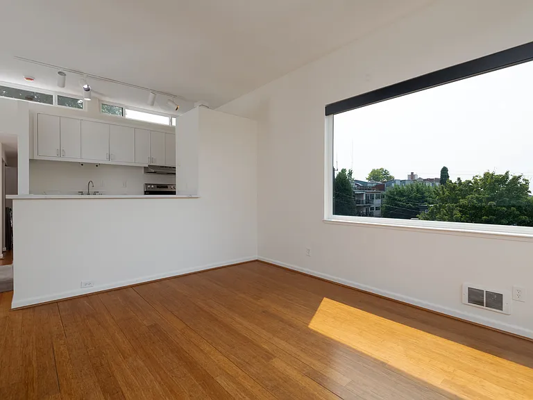 414 13th Ave E #Penthouse 4 — Photo 5