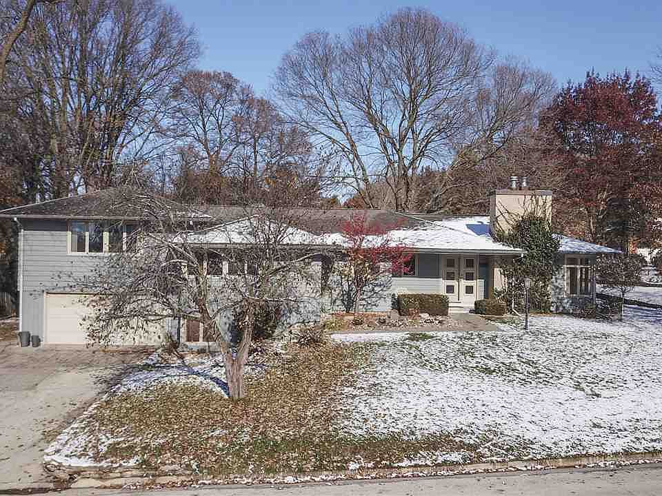 1st image of 411 3rd Ave NE