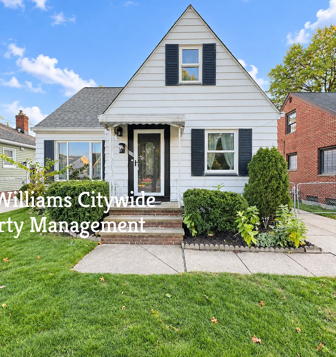 4 bedroom renovated home in Parma — Photo 1