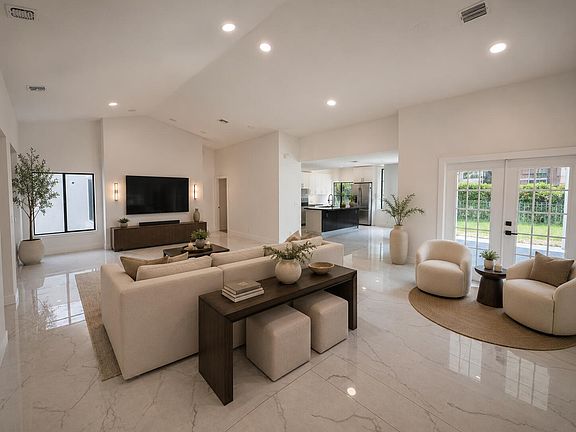 3rd image of 10688 San Bernardino Way