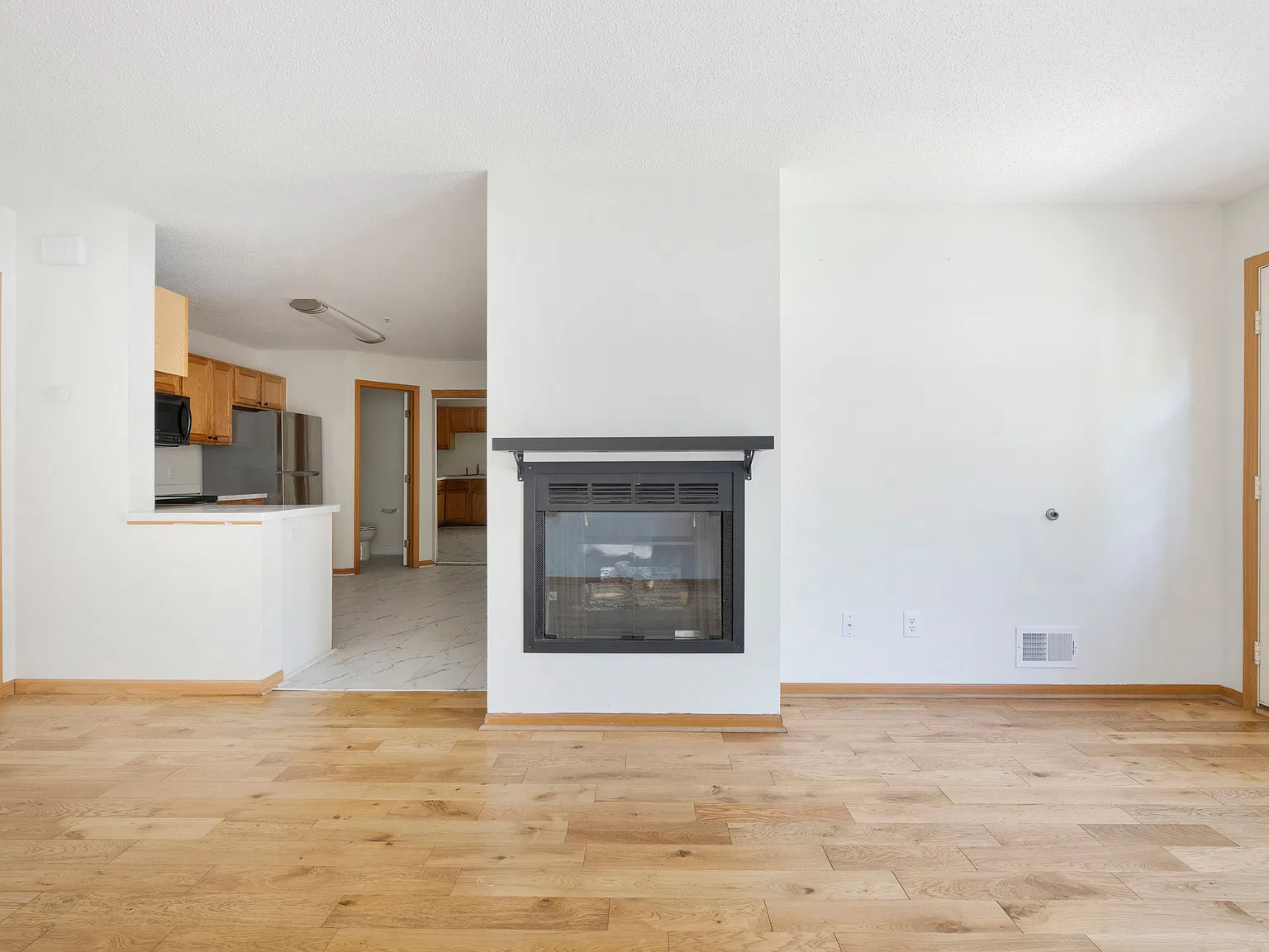 3 bed, 1350 sqft, $2,500 — Photo 3