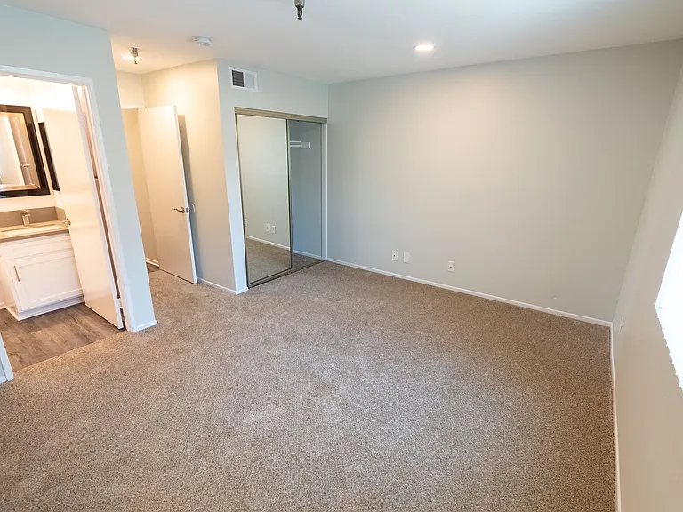 110 S Sweetzer Ave — Photo 64