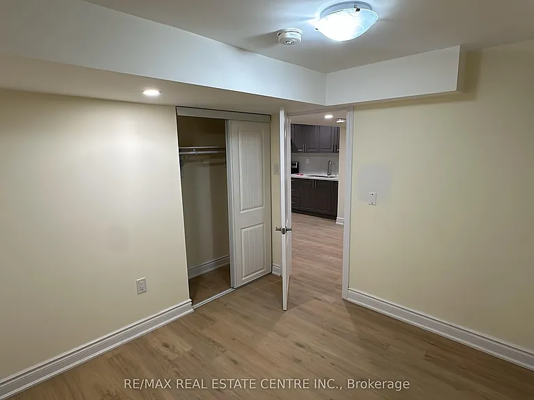 31 Haslemere Ave #BASEMENT — Photo 6