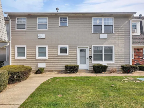 500 Fulton Street #38W, Farmingdale, NY 11735