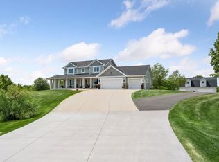 10205 Heather Ln, Rogers, MN 55374