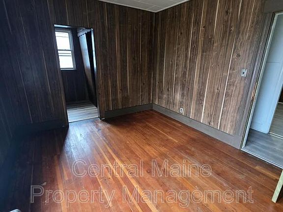 5th image of 176 Bates St