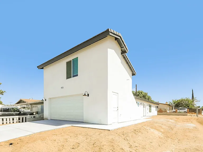 Spacious 3BR/2BA Home with Open Floor Plan, Garage & Washer/Dryer — Photo 54