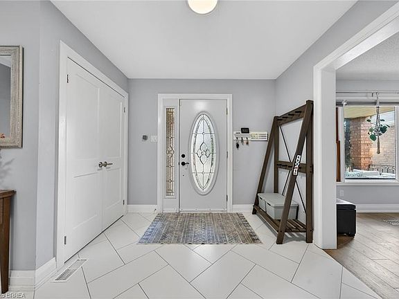 4th image of 3 Bowes Ct