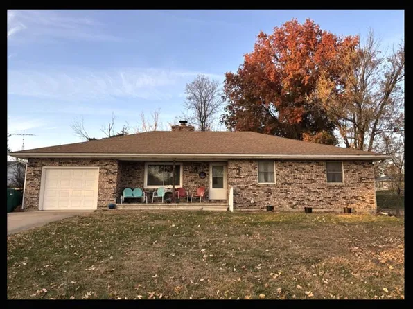 803 Overbrook Dr, Macon, MO 63552