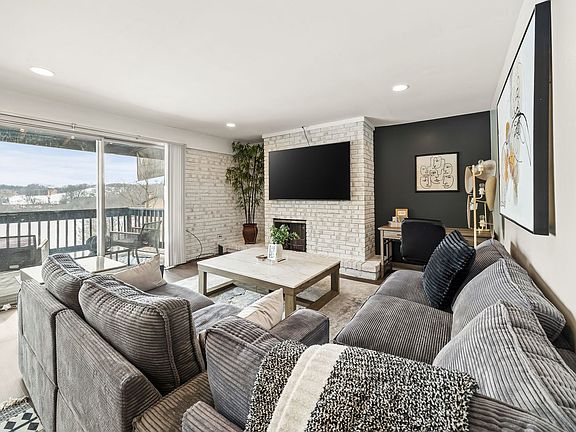3rd image of 1601 Maple Ter Unit 3B