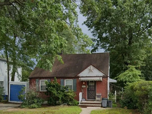 28 Harley Pl, Saddle Brook, NJ 07663