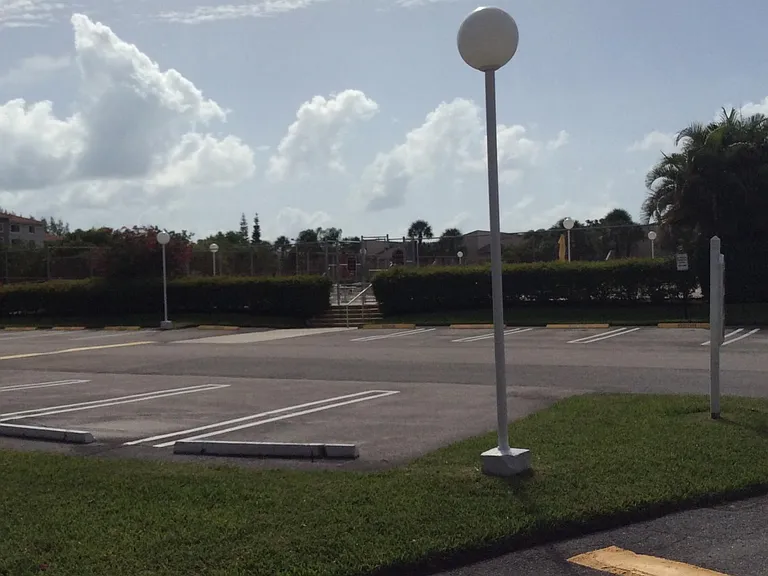 470 Executive Center Dr #2K — Photo 14