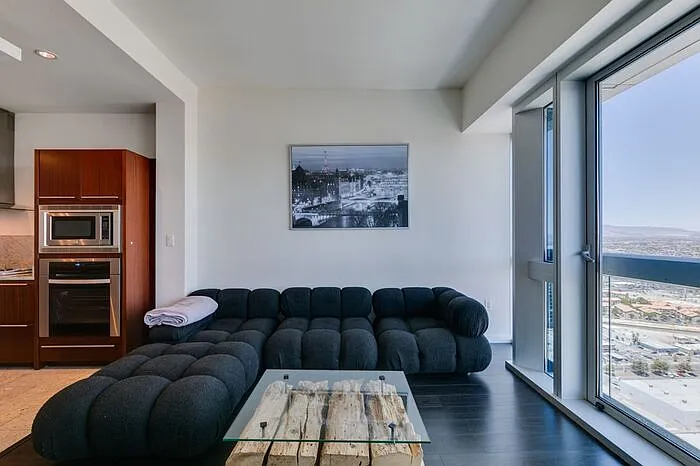 2 bed, 2.0 bath, 1111 sqft, $2,900 — Photo 2