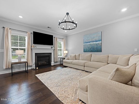 3rd image of 321 Victoria Charm Drive