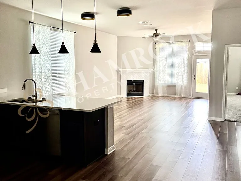 11328 Solar St — Photo 4