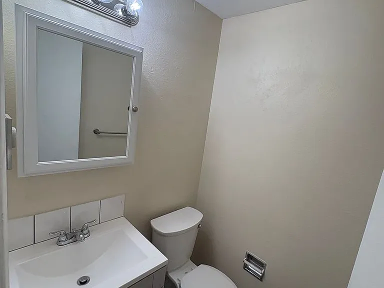 3550 Butternut Dr — Photo 6