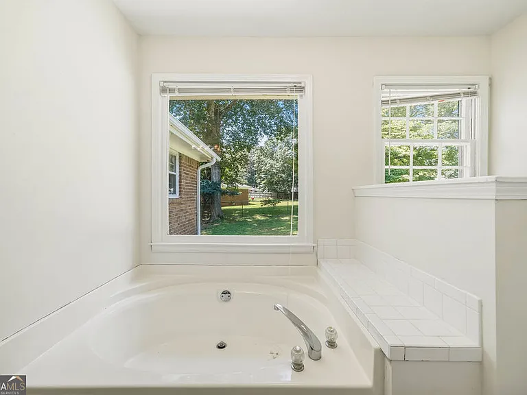 3940 Hubert Dr — Photo 19