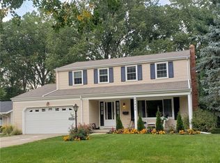 27820 Edgepark Dr, North Olmsted, OH 44070
