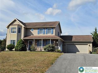 4408 Valley Green Dr N, Schnecksville, PA 18078