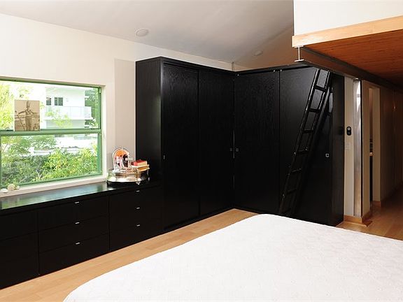 5th image of 208 Jefferson Ave APT 101