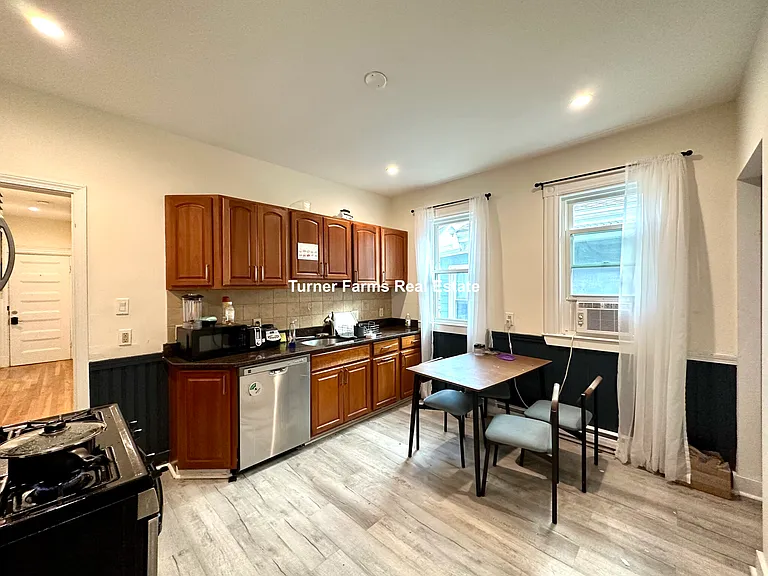 72 Roseclair St #2R — Photo 13