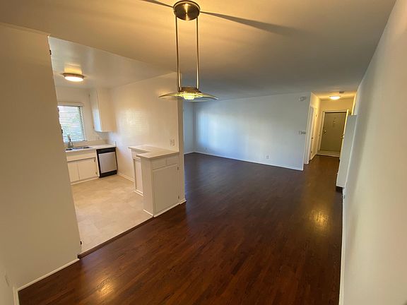3rd image of 925 S Barrington Ave APT 8