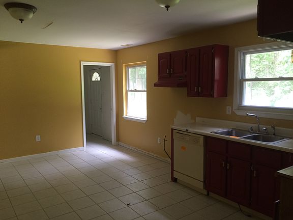 3rd image of 262 Phillips Ave