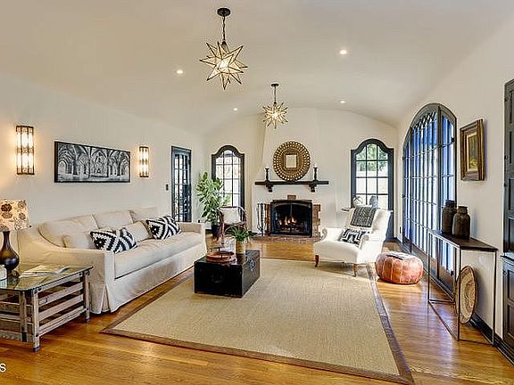 5th image of 1059 E Mendocino St