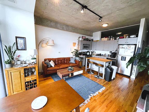 3rd image of 1620 S Michigan Ave Unit 819