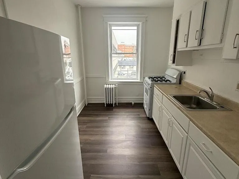 214 Lawton Ave #12 — Photo 7