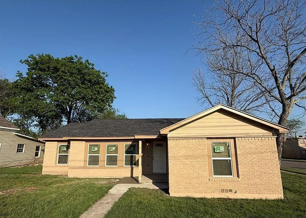 5 bed, 2.5 bath, 1677 sqft, $1,500 — Photo 4