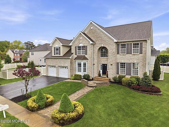 3rd image of 15 Ellis Court