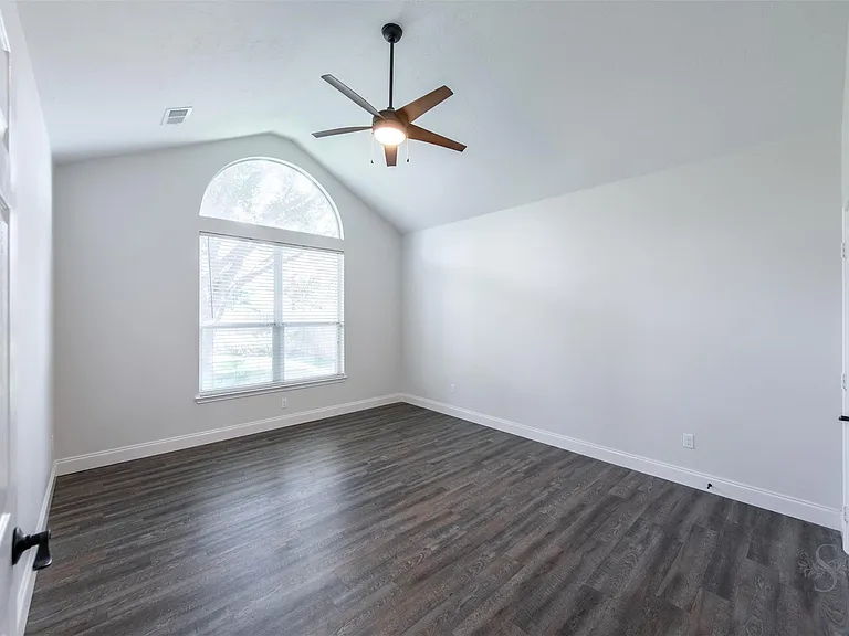 2911 Ledgeside Ct — Photo 13