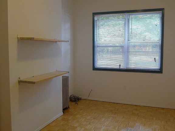 4th image of 219 Nassau Ave APT 1L
