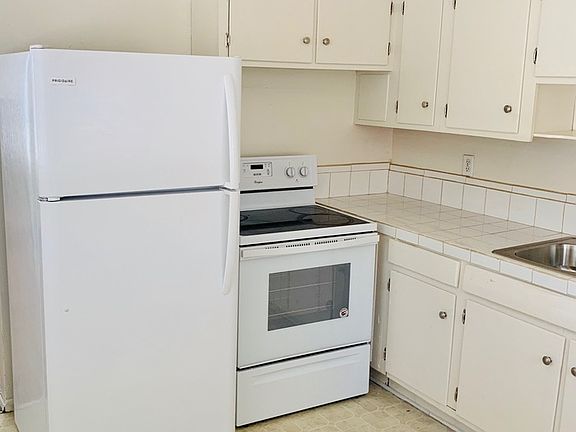 2nd image of 1033 Louisiana Blvd SE Unit A