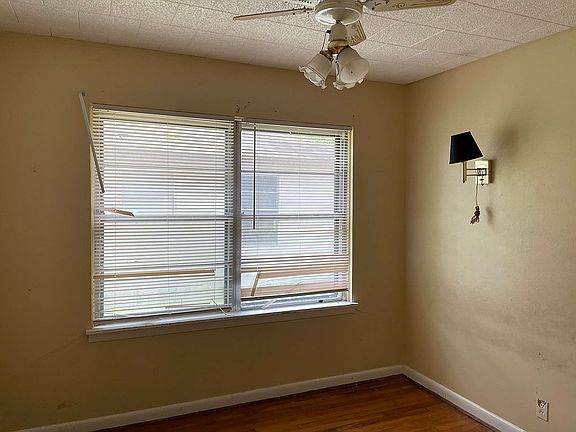 3rd image of 2407 Ingersol Ave