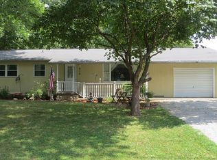 810 N 6th St, Vienna, IL 62995