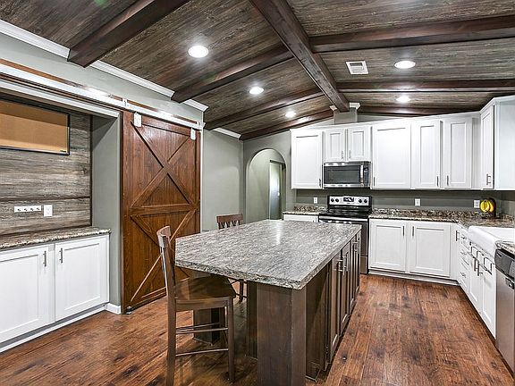 3rd image of 143 Mariah Ln
