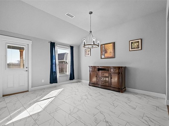 5th image of 11 Briscoe Ln