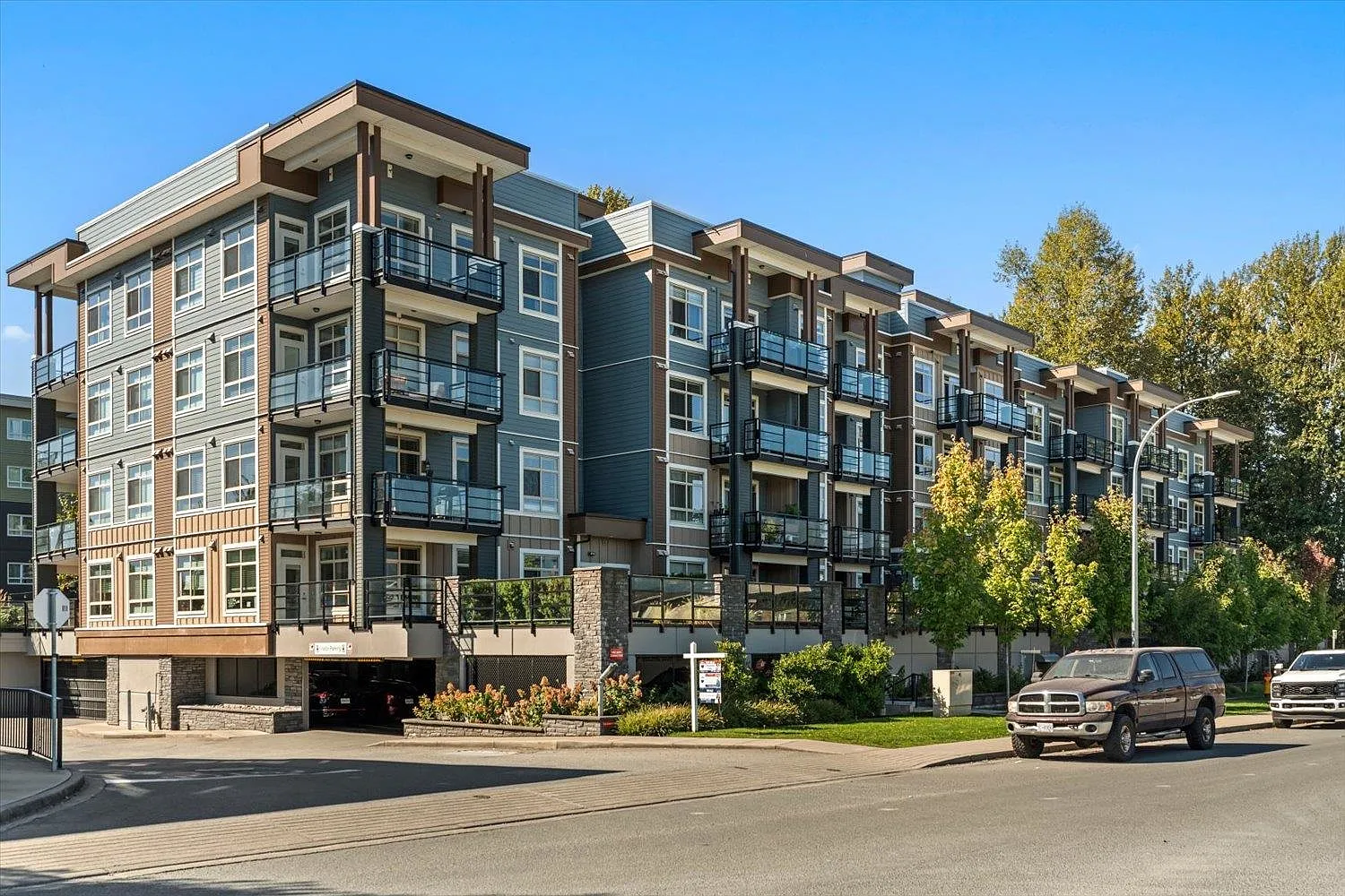 2 bed, 853 sqft, $1,900 — Photo 1
