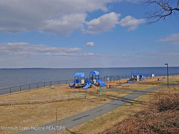 3rd image of 7 Harbor Bay Circle
