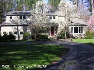 28 Pheasant Run Dr, Dallas, PA 18612